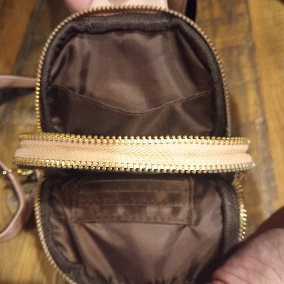 Crossbody - Picture 5 of 5